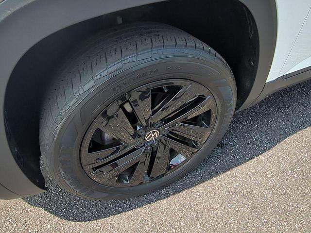 Photo of 2022 Pure White Volkswagen Atlas Cross Sport