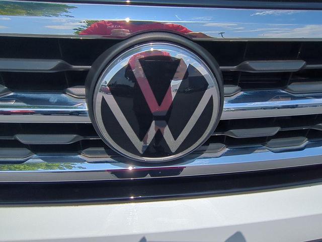 Photo of 2022 Pure White Volkswagen Atlas Cross Sport