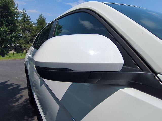Photo of 2022 Pure White Volkswagen Atlas Cross Sport