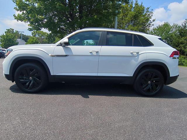 Photo of 2022 Pure White Volkswagen Atlas Cross Sport