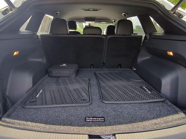 Photo of 2022 Pure White Volkswagen Atlas Cross Sport