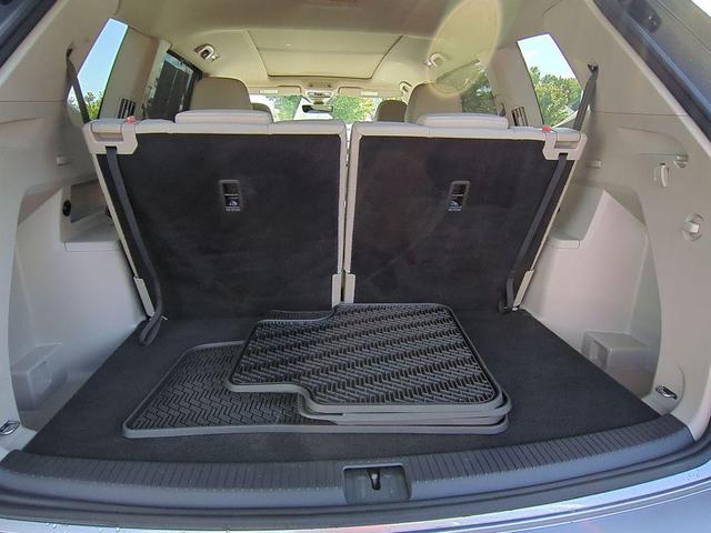 Photo of 2025 Silver Mist Metallic Volkswagen Atlas