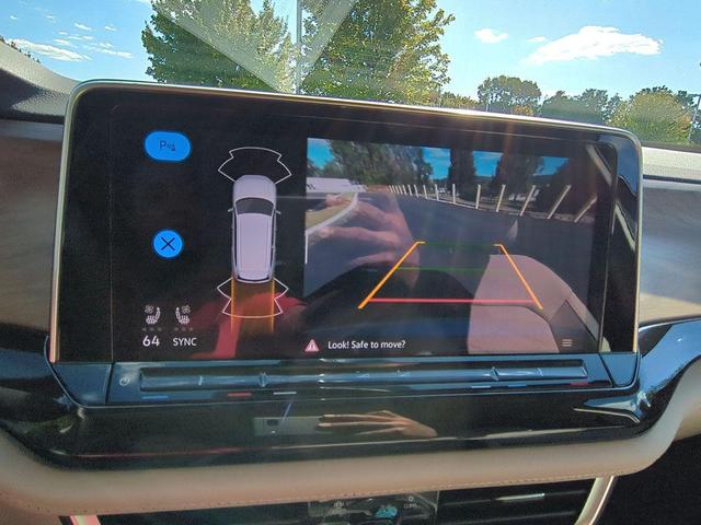 Photo of 2025 Silver Mist Metallic Volkswagen Atlas