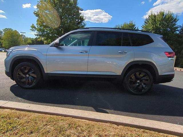 Photo of 2025 Silver Mist Metallic Volkswagen Atlas