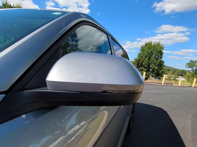 Photo of 2025 Silver Mist Metallic Volkswagen Atlas