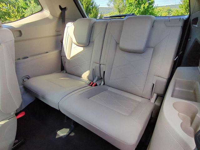 Photo of 2025 Silver Mist Metallic Volkswagen Atlas