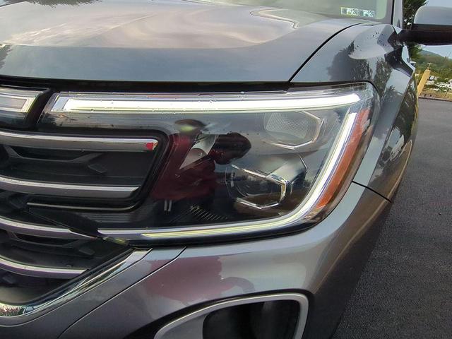 Photo of 2024 Platinum Gray Metallic Volkswagen Atlas