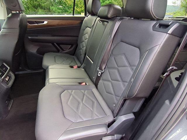 Photo of 2024 Platinum Gray Metallic Volkswagen Atlas