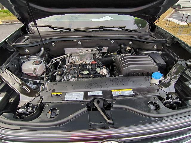Photo of 2024 Platinum Gray Metallic Volkswagen Atlas