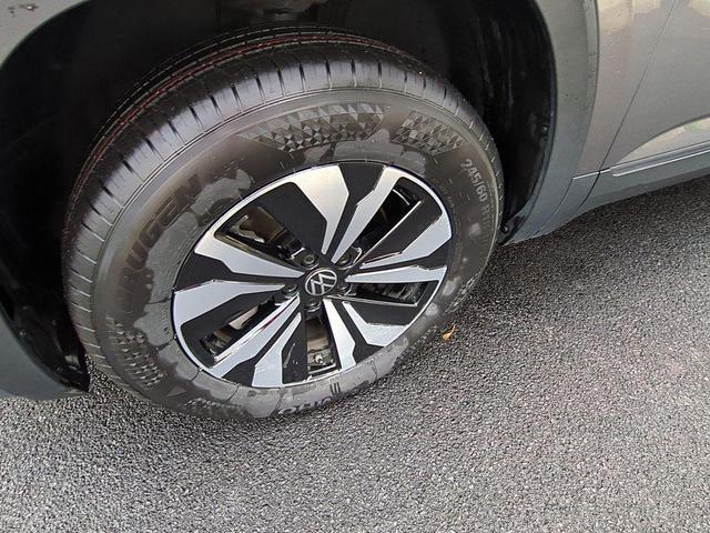 Photo of 2024 Platinum Gray Metallic Volkswagen Atlas