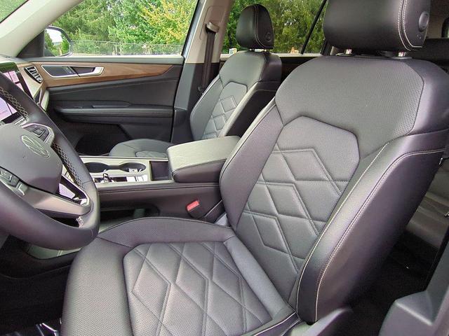 Photo of 2024 Platinum Gray Metallic Volkswagen Atlas