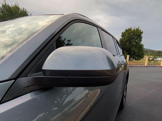 Photo of 2024 Platinum Gray Metallic Volkswagen Atlas