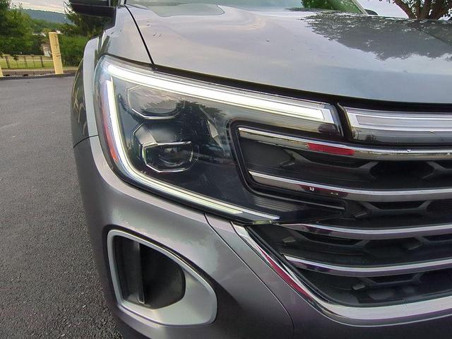 Photo of 2024 Platinum Gray Metallic Volkswagen Atlas