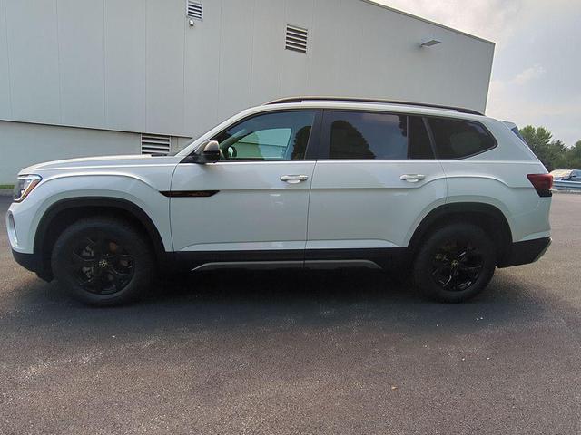 Photo of 2025 Pure White Volkswagen Atlas