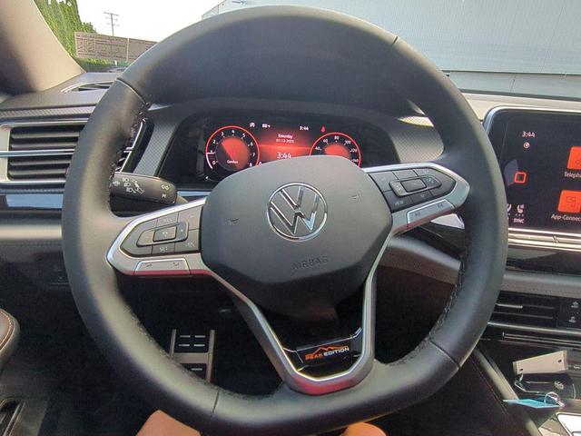 Photo of 2025 Pure White Volkswagen Atlas