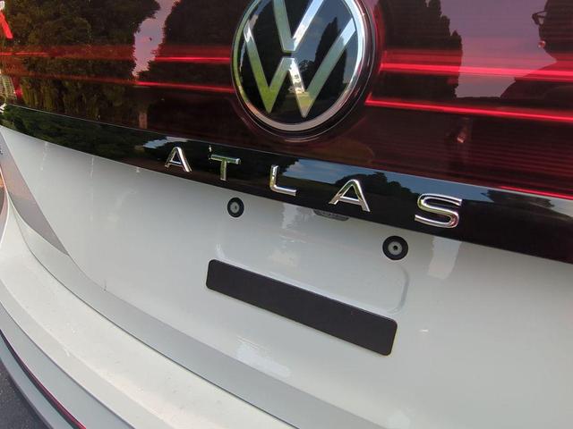 Photo of 2025 Pure White Volkswagen Atlas