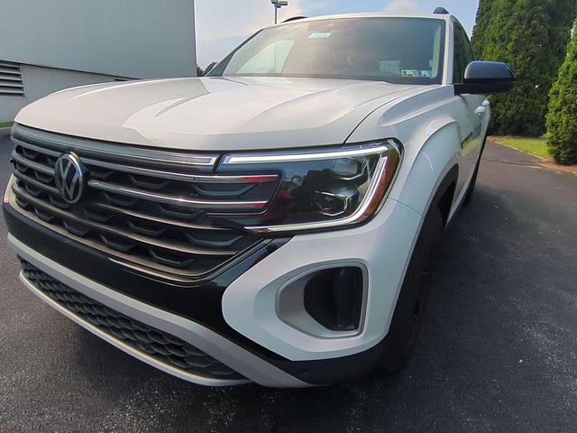 Photo of 2025 Pure White Volkswagen Atlas