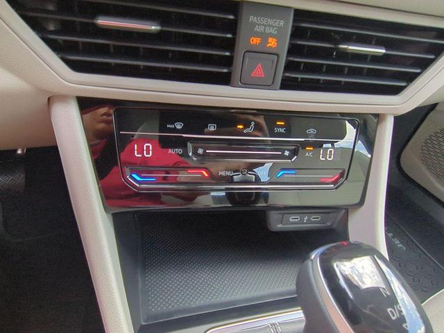 Photo of 2025 Deep Black Pearl Volkswagen Jetta