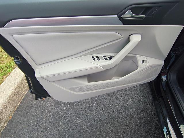 Photo of 2025 Deep Black Pearl Volkswagen Jetta