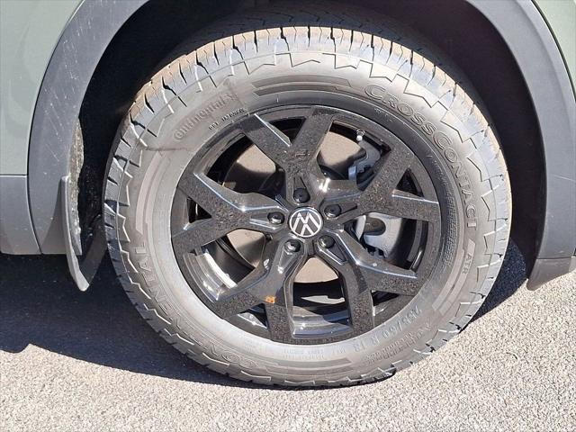 Photo of 2025 Avocado Green Pearl Volkswagen Atlas