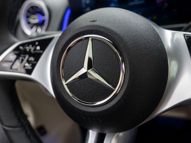 Photo of 2025 Mountain Grey Metallic Mercedes-Benz GLB 250