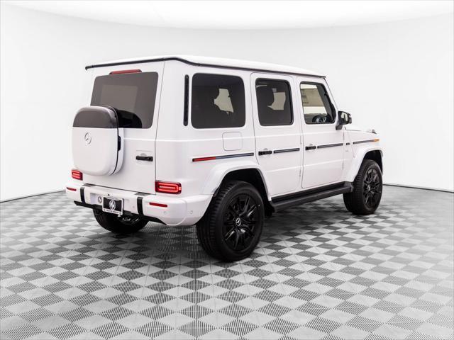 Photo of 2025 MANUFAKTUR Moonlight White Metallic Mercedes-Benz G-Class