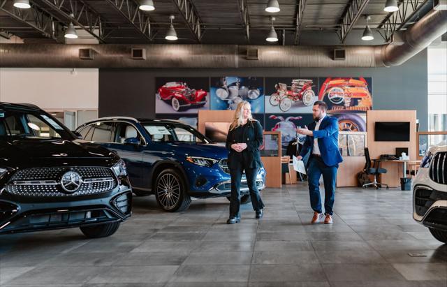 Photo of 2022 Polar White Mercedes-Benz GLC 300
