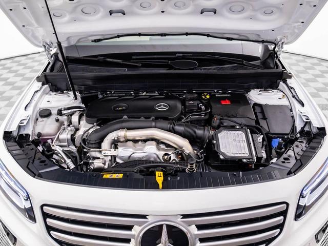Photo of 2025 Polar White Mercedes-Benz GLB 250