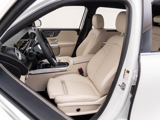 Photo of 2025 Polar White Mercedes-Benz GLB 250