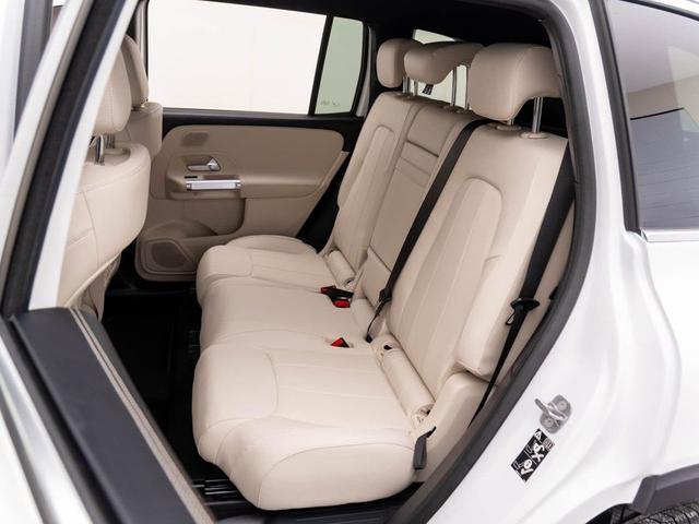 Photo of 2025 Polar White Mercedes-Benz GLB 250