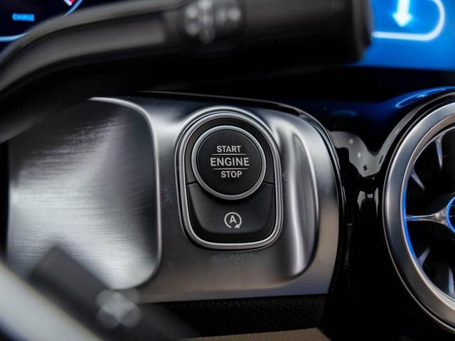Photo of 2025 Polar White Mercedes-Benz GLB 250