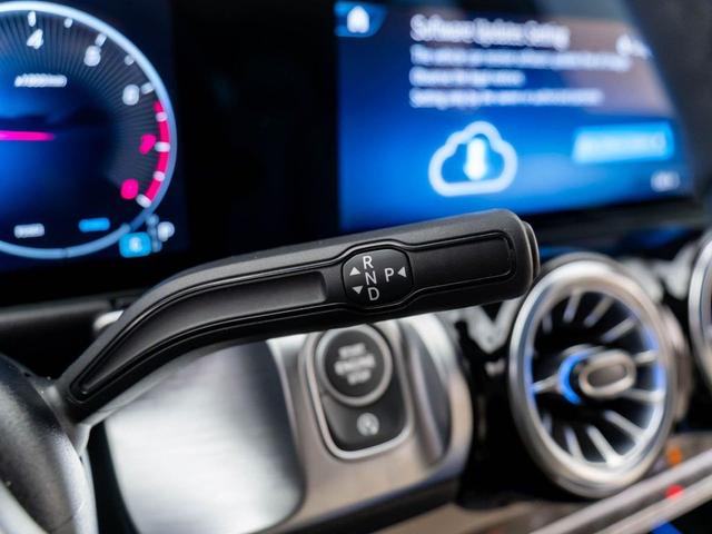 Photo of 2025 Polar White Mercedes-Benz GLB 250
