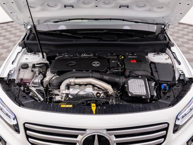 Photo of 2025 Polar White Mercedes-Benz GLB 250