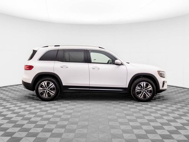 Photo of 2025 Polar White Mercedes-Benz GLB 250