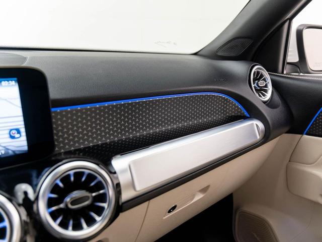 Photo of 2025 Polar White Mercedes-Benz GLB 250