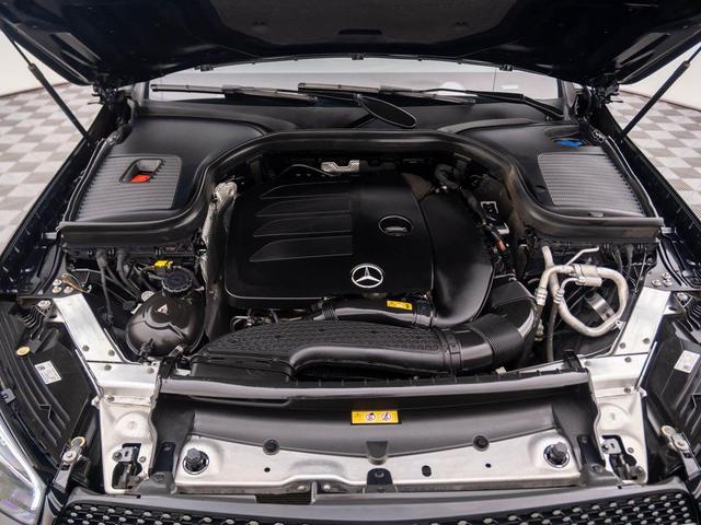 Photo of 2022 Black Mercedes-Benz GLC 300