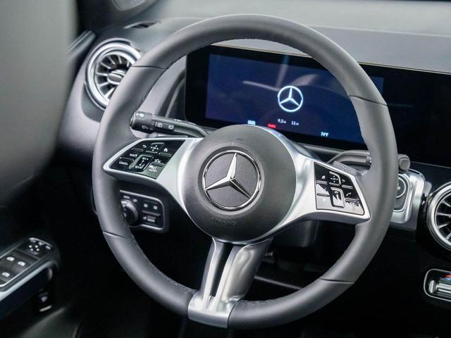 Photo of 2025 Cirrus Silver Metallic Mercedes-Benz GLB 250