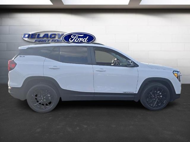 Photo of 2024 Summit White GMC Terrain