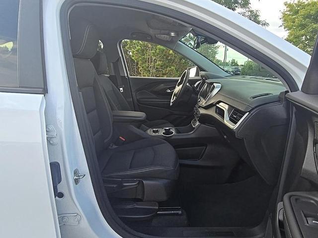Photo of 2024 Summit White GMC Terrain