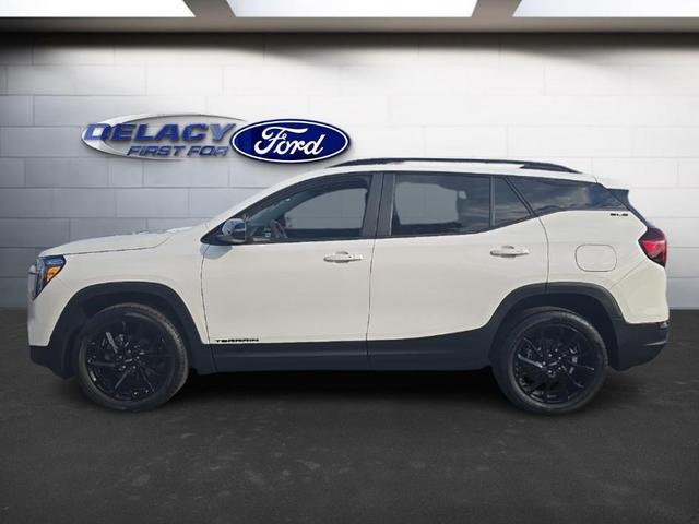 Photo of 2024 Summit White GMC Terrain