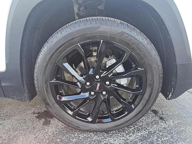 Photo of 2024 Summit White GMC Terrain