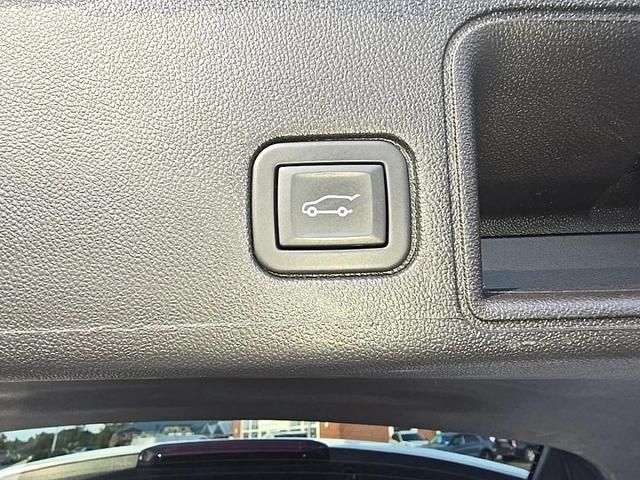 Photo of 2024 Summit White GMC Terrain
