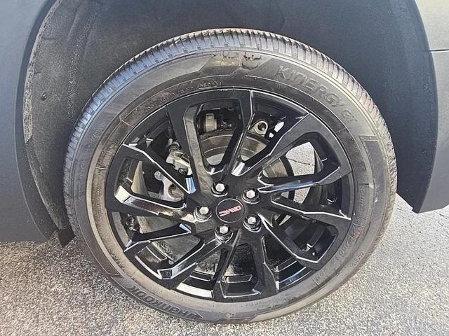Photo of 2024 Summit White GMC Terrain