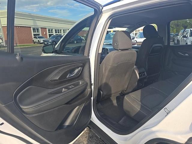 Photo of 2024 Summit White GMC Terrain