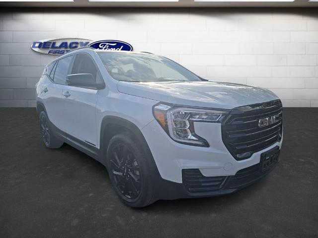 Photo of 2024 Summit White GMC Terrain