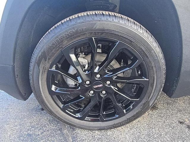 Photo of 2024 Summit White GMC Terrain