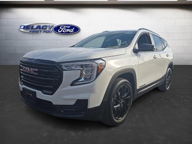 Photo of 2024 Summit White GMC Terrain