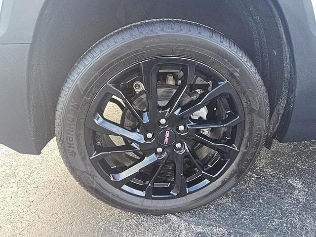 Photo of 2024 Summit White GMC Terrain