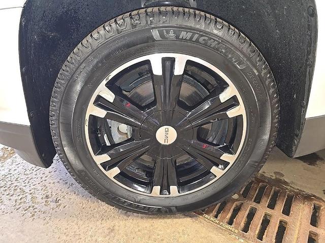 Photo of 2017 Summit White GMC Terrain
