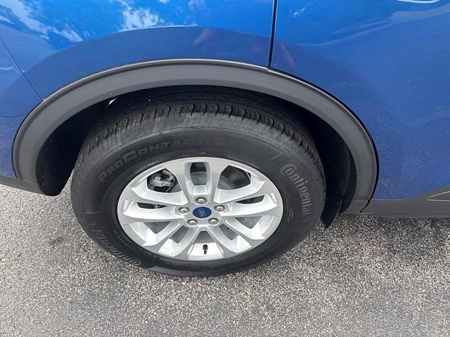 Photo of 2022 Atlas Blue Metallic Ford Escape